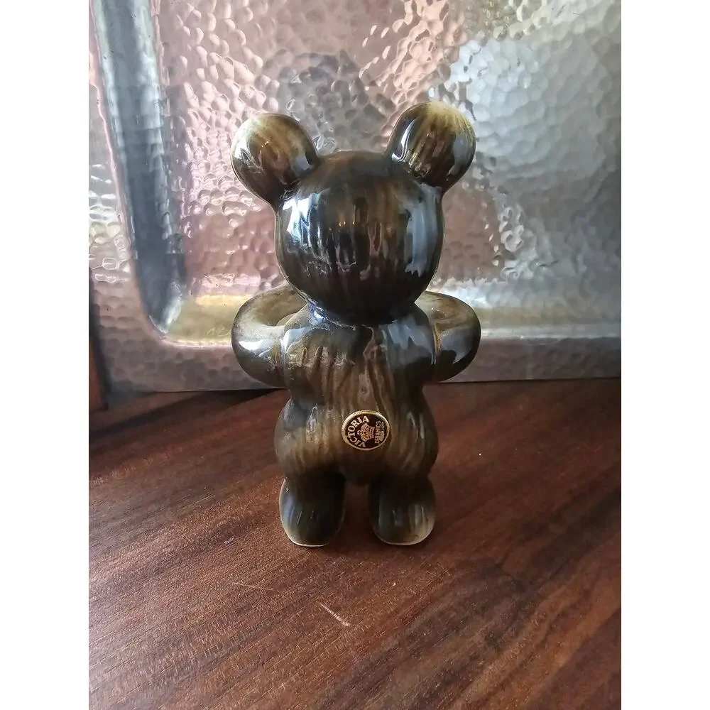 Vintage Victoria Ceramics Bear Holding Trout Salt Pepper Shakers Cabin‎ Woodland